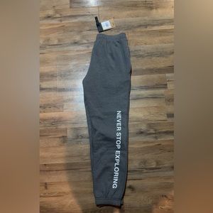 NWT The north face men’s joggers Small